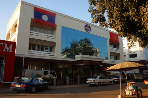 Many banks in Laos refuse to sell foreign currencies