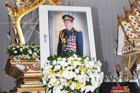 Lao Leaders Pay Respect For Those Died From The Plane Crash