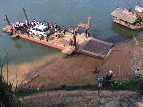 10 Students Missing After Nam Ngum Ferry Capsizes 