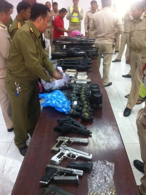 Police Break Up Gang Of Weapons Dealers