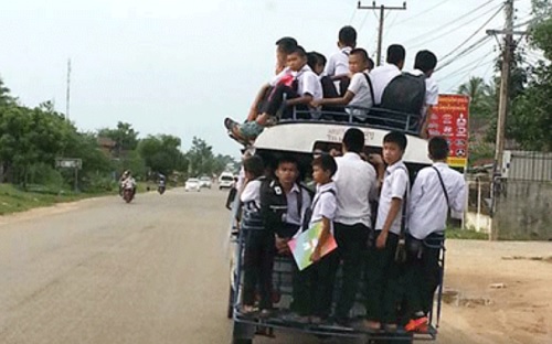 Overloaded School Taxi-Trucks Cause Public Outcry