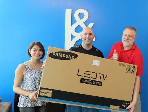 1st prize: Mr. Nathan Bowen, a Samsung TV 40’ FullHD J5000