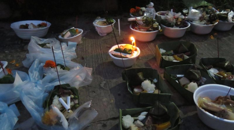 Boun Hor Khaopadapdin, The festival That Feeds The Spirits