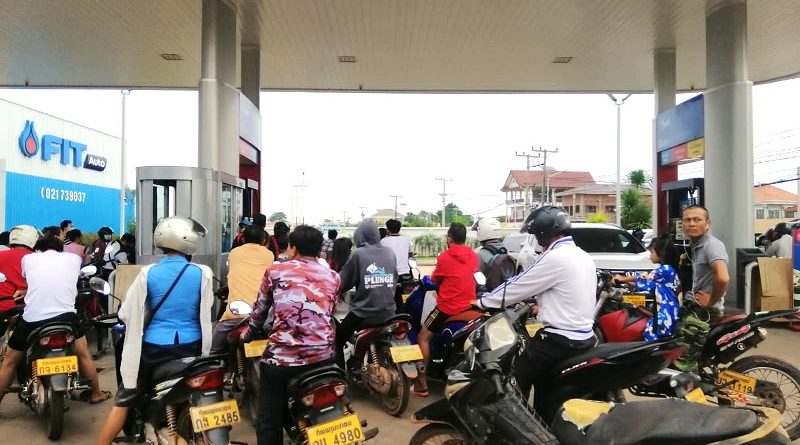 The government says the fuel crisis will be resolved in the near future as it will provide Thai baht and US dollars to fuel importers by authorising additional foreign currency payments to oil companies so they can import more fuel.