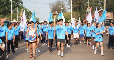 Cambodian SEA Games Torch Arrives in Laos