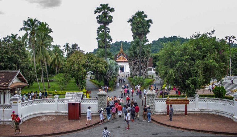Illegal Chinese Tour Guides in Luang Prabang are Taking Away Opportunities From Lao Nationals