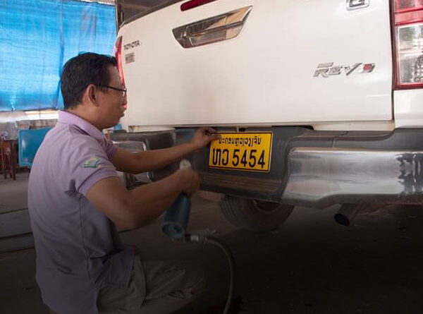 Vientiane Vehicle Owners Urged to Update Registration and Get New Plates
